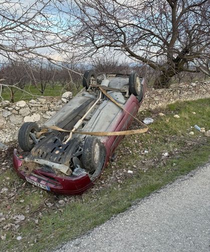 Otomobiliyle şarampole devrildi: 1 yaralı