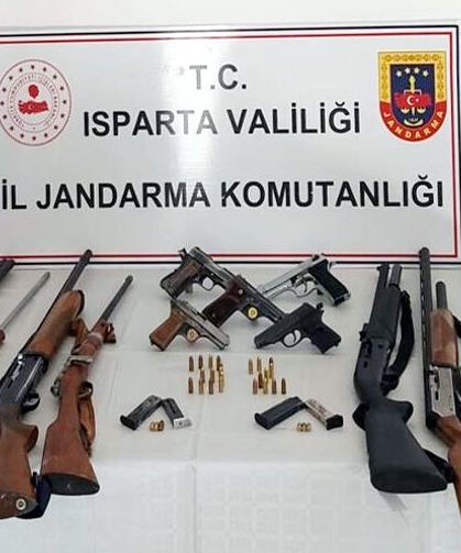 Ruhsatsız silah operasyonunda 5 gözaltı