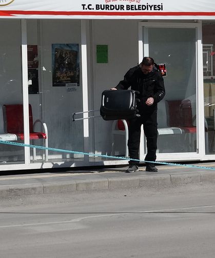 Durakta unutulan şüpheli valiz boş çıktı