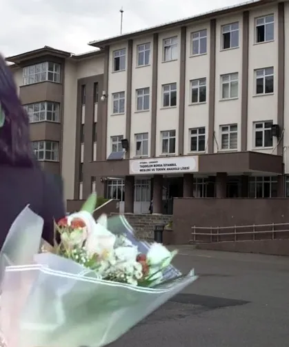 Lisede bıçaklı saldırıda yaralanan öğretmen hayatını kaybetti