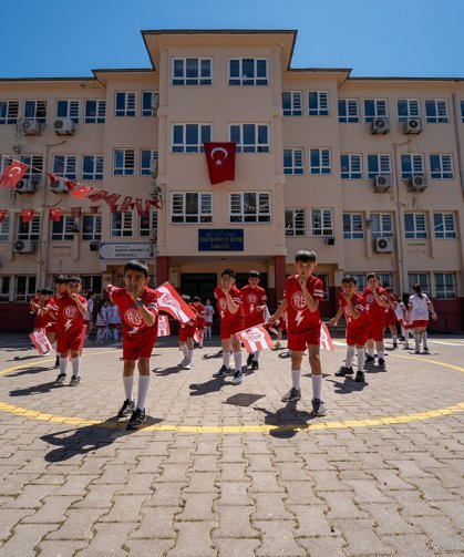 Antalyaspor temalı 23 Nisan gösterisi