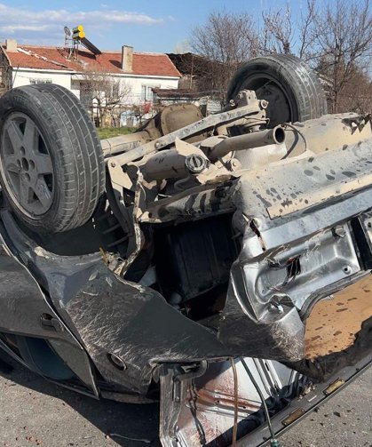 Otomobiller kavşakta çarpıştı: 1 yaralı