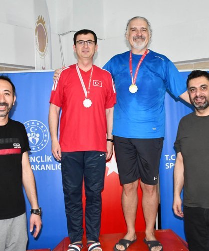 Yüzme müsabakaları yapıldı