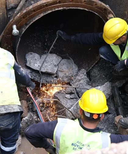 Antalya Muratpaşa'da kritik hatta vana yenileme çalışması tamamlandı