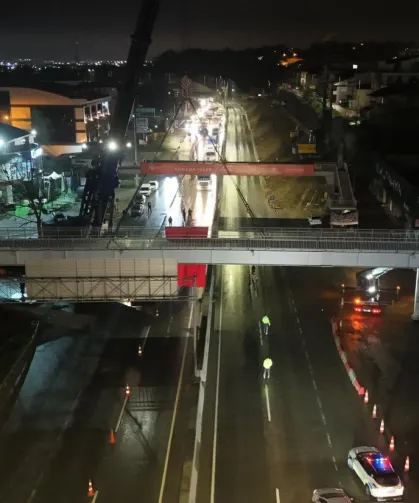 Başiskele Kavşağı'nda '78 tonluk' gece mesaisi