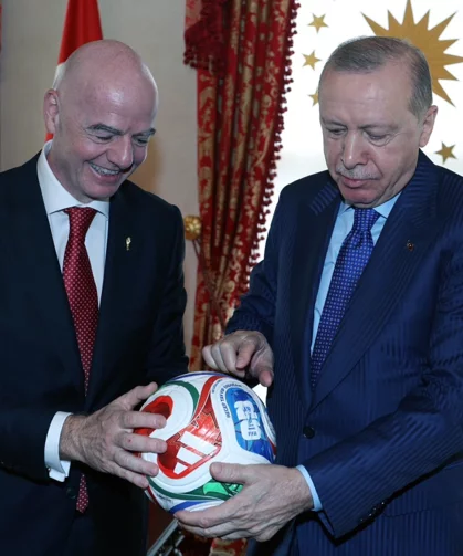 Cumhurbaşkanı Erdoğan, FIFA Başkanı'nı Dolmabahçe'de kabul etti