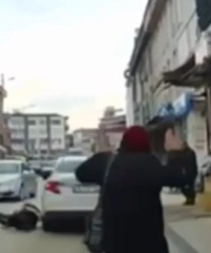 Engelli yayaya çarptı, kaçtı!