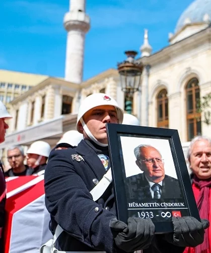 Hüsamettin Cindoruk son yolculuğuna uğurlandı