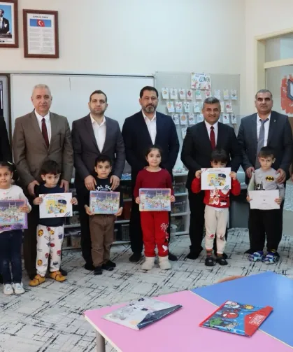 Öğrencilere okuma kitabı desteği