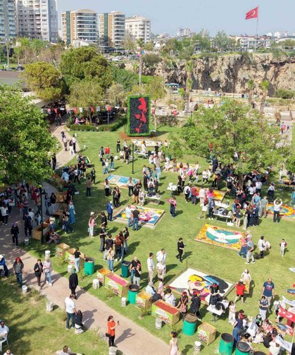 Antalya'da 130 bin çiçekle renkli rekabet