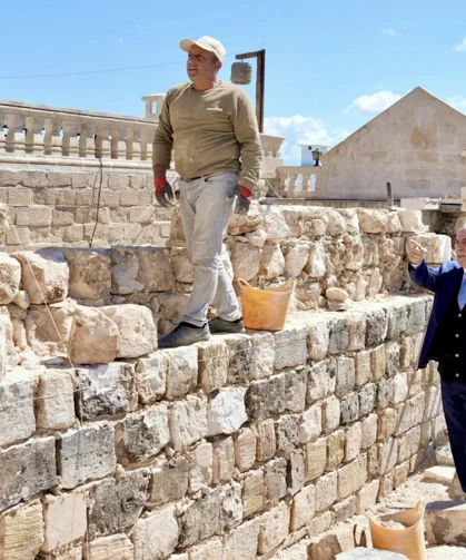 Midyat'ta tarihi doku 'katori' taşıyla hayat buluyor
