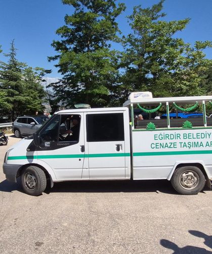 Park halindeki araçta ölü bulundular