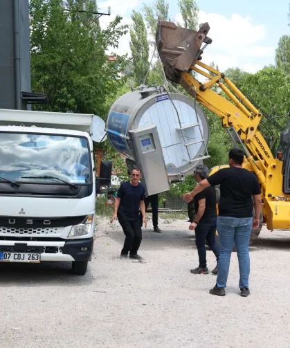 Antalya'da Kaş Sütleğen'e 4 tonluk süt soğutma tankı