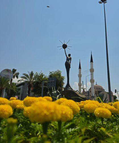 Gazipaşa'da çiçekler açtı