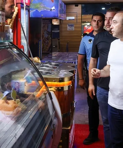 Antalya zabıtasından kaldırım işgallerine sıkı denetim