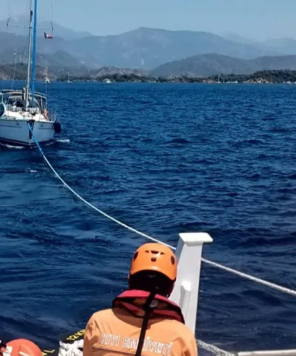 Dalaman açıklarında sürüklenen tekne kurtarıldı