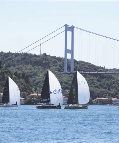 İstanbul Boğazı'nda görkemli coşku