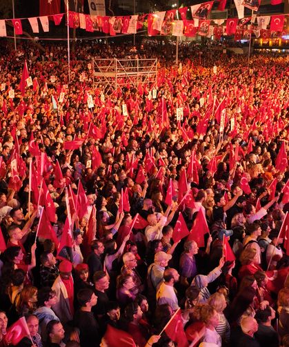 Antalya'da 30 Ağustos'ta Derya Uluğ konseri