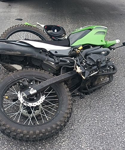 Otomobille çarpışan motosikletin sürücüsü ağır yaralandı