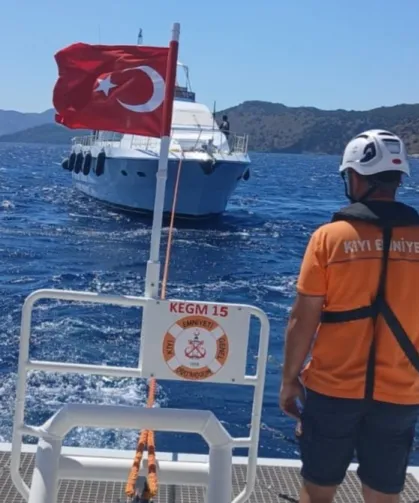 Fethiye açıklarında arızalanan tekne kurtarıldı