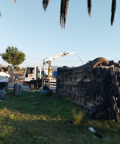 Manavgat'ta üç aracın karıştığı zincirleme kaza: 17 yaralı