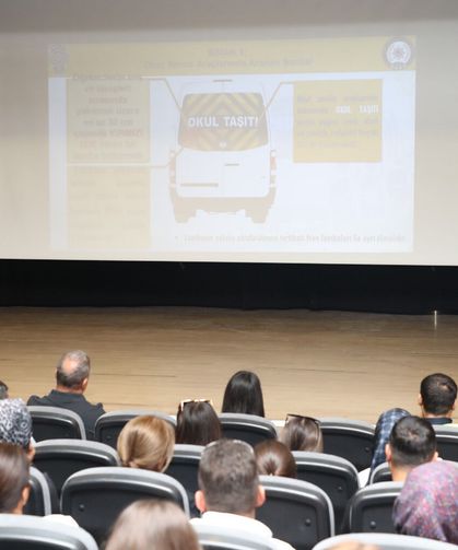 Antalya'da okul servis şoförleri ve rehber personele eğitim