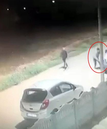Araçların lastiklerini bıçakla kesti