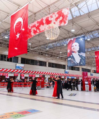 Antalya Havalimanı'nda 29 Ekim coşkusu