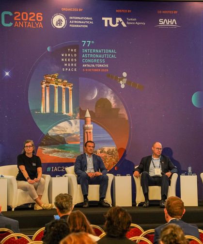 Antalya'da uzay enkazının azaltılması ve uyduların güvenilirliğinin artırılması ele alındı