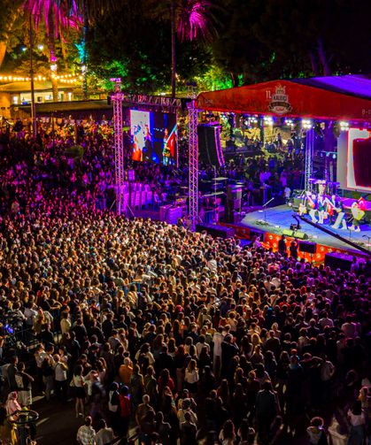Kaleiçi Old Town Festivali'nde karnaval havası