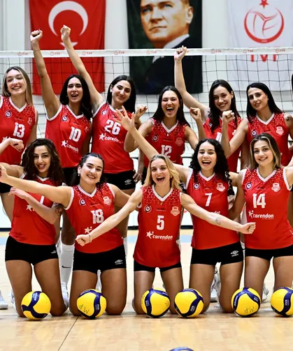 Antalya'da Muratpaşa'nın Sultanları sahadan 3-0'lık galibiyetle ayrıldı