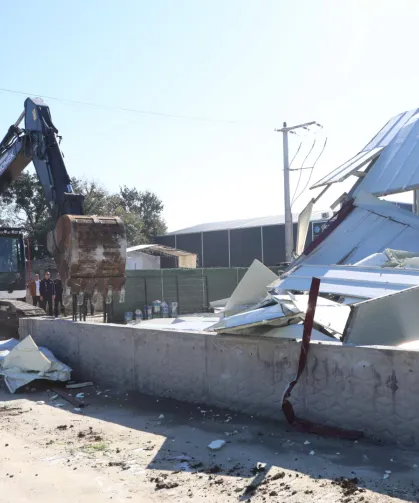 Bursa Nilüfer'de kaçak fabrika yıkıldı
