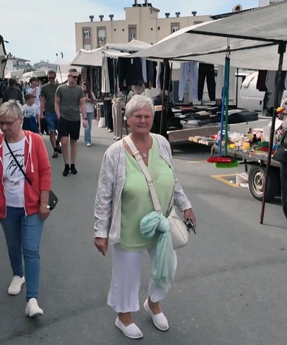 Pazar tezgahına turist ilgisi