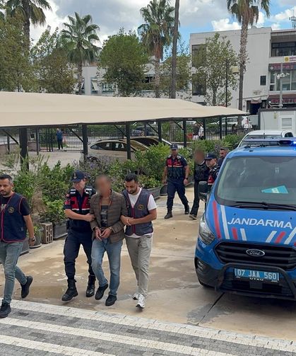 Gazipaşa’da 13 bıçak darbesiyle öldürüldü: Baba ve kız tutuklandı