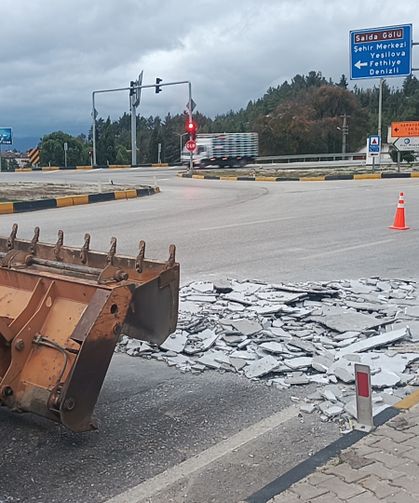 Yola granit plaka düşüren şoföre cezası