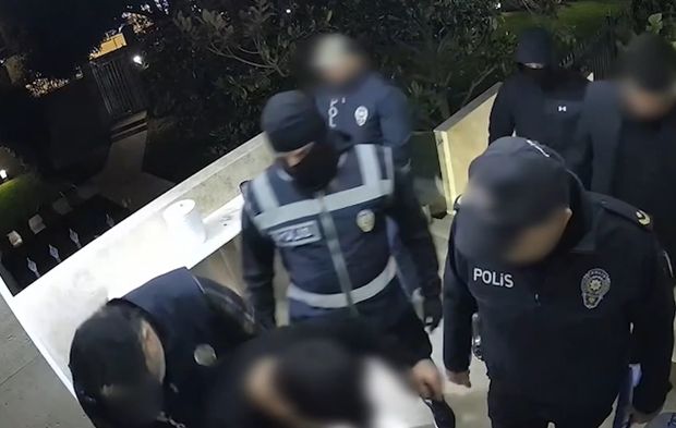 Antalya'da 'sahte polis' operasyonu kamerada