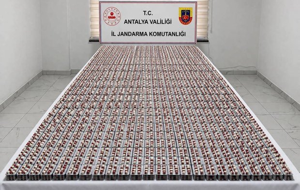 Alanya'da operasyonda 425 bin sentetik ecza hap ele geçirildi