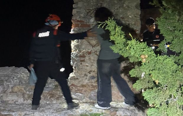 Alanya Kalesi’nde 3 turist kurtarıldı