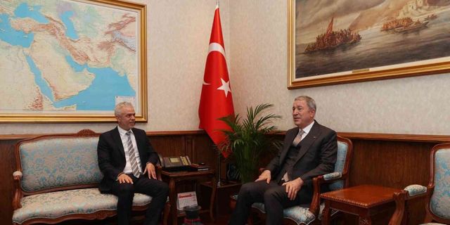 Bakan Akar, KKTC Ankara Büyükelçisi Korukoğlu’nu kabul etti