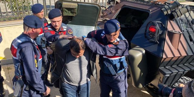 Antalya’da zırhlı araçla adliyeye getirilen cinayet zanlısı tutuklandı