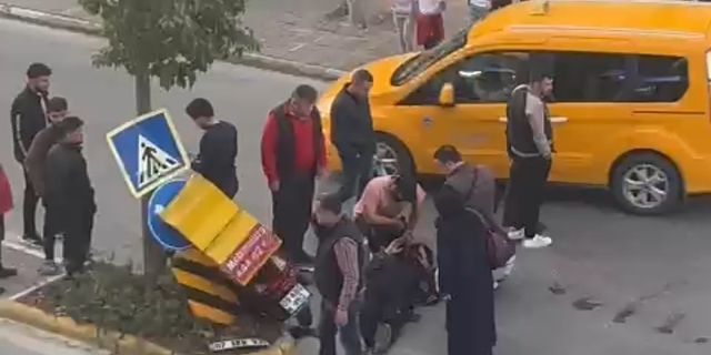 Alanya'da otomobil motorsiklete çarptı
