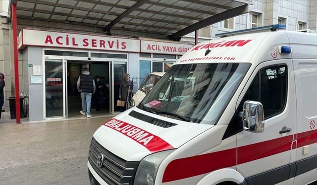 Alanya’da 16 yaşındaki sürücü yayaya çarptı: 2 yaralı