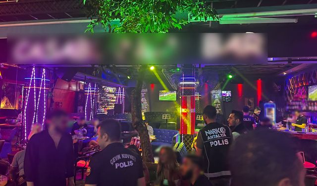 Alanya Barlar sokağında operasyon: 17 işyeri, 395 şahıs sorgulandı