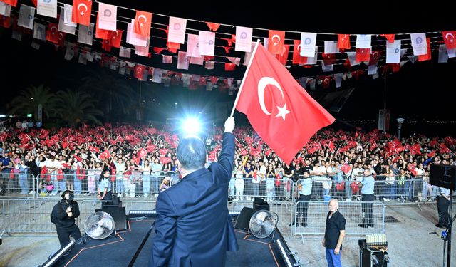 Alanya Cumhuriyetin 100. yılını Büyükşehir’in Sefo konseri ile kutladı