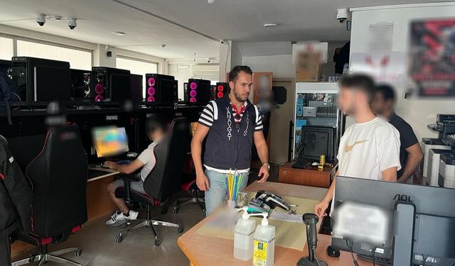 Antalya'da okul çevreleri ve servis araçları denetlendi