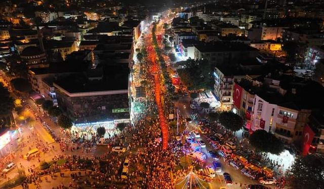 Cumhuriyetimizin 100. Yılında Alanya kırmızı beyaza büründü