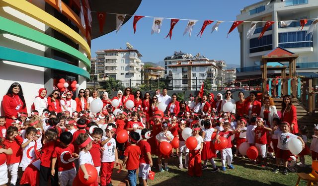 Alanya Belediye kreşinde Cumhuriyet'in 100.yıl coşkusu