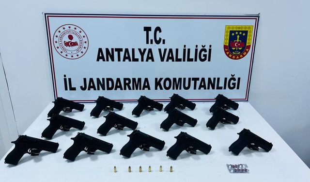 Antalya'da kaçak tabanca operasyonu: 3 şüpheli yakalandı