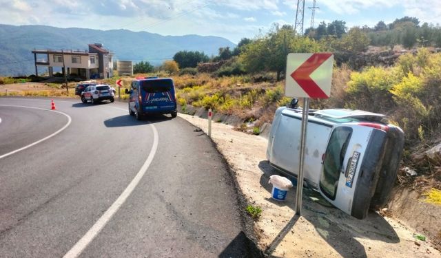 Alanya’da bir araç devrildi!