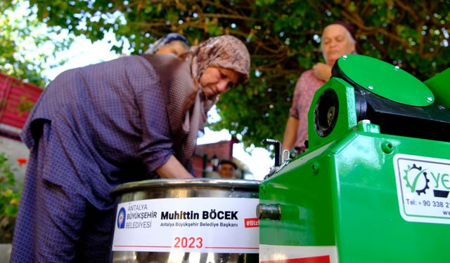 Büyükşehir’den salça ve hamur yoğurma makinesi desteği 